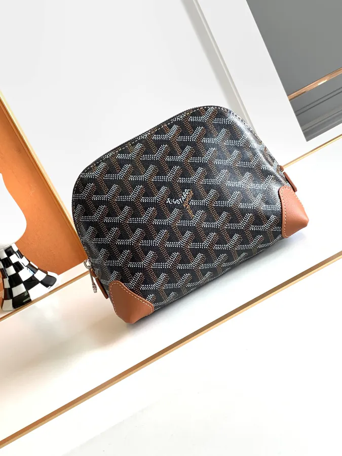 Mini Shell Shape Cosmetic Bag by Vendome