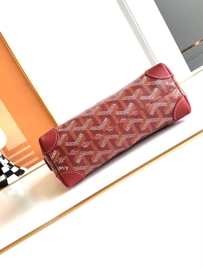Mini Shell Shape Cosmetic Bag by Vendome