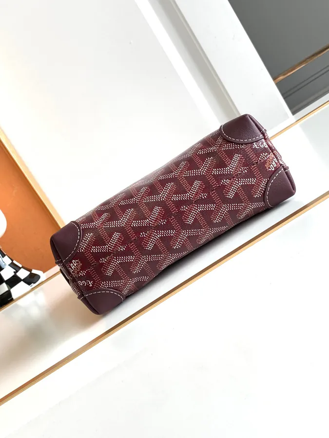 Mini Shell Shape Cosmetic Bag by Vendome