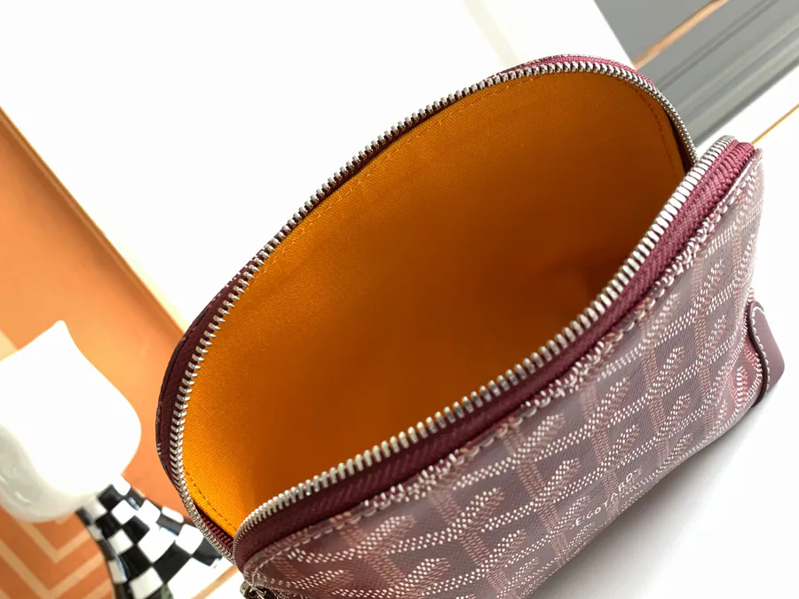 Mini Shell Shape Cosmetic Bag by Vendome