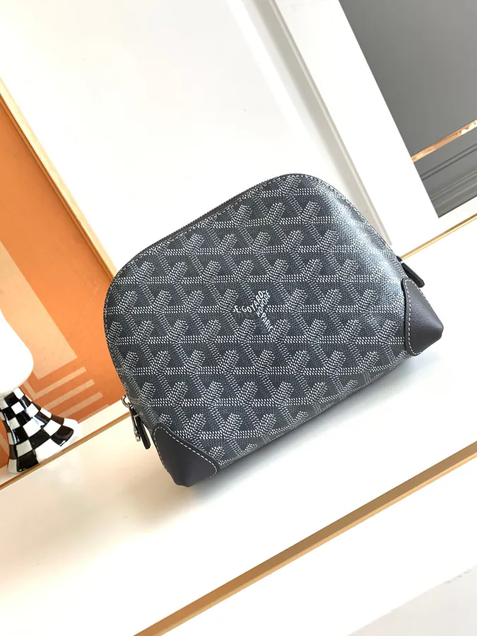 Mini Shell Shape Cosmetic Bag by Vendome