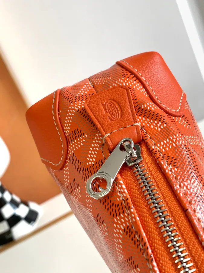 Mini Shell Shape Cosmetic Bag by Vendome