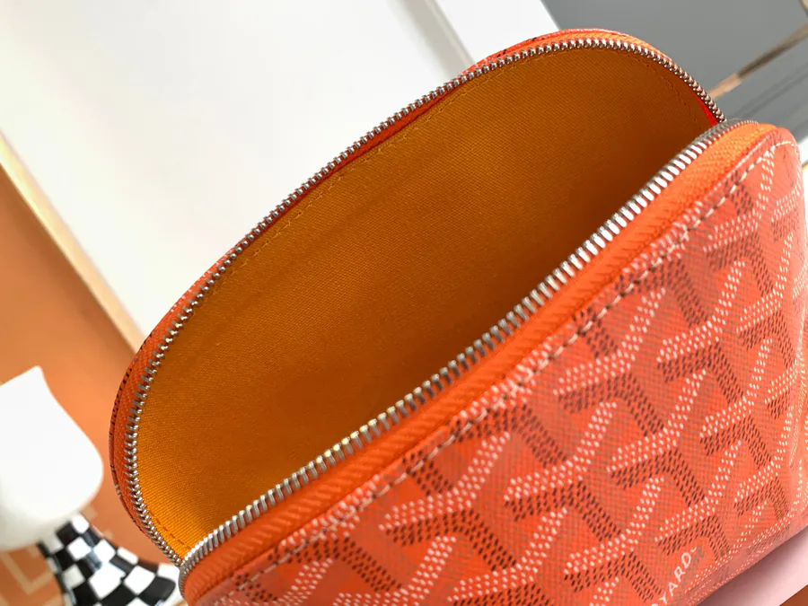 Mini Shell Shape Cosmetic Bag by Vendome