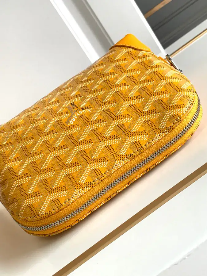 Mini Shell Shape Vanity Bag
