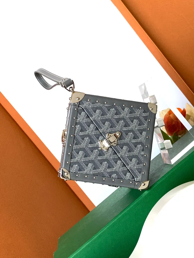 DE Bag GOYARD's Timeless Craftsmanship in Innovation