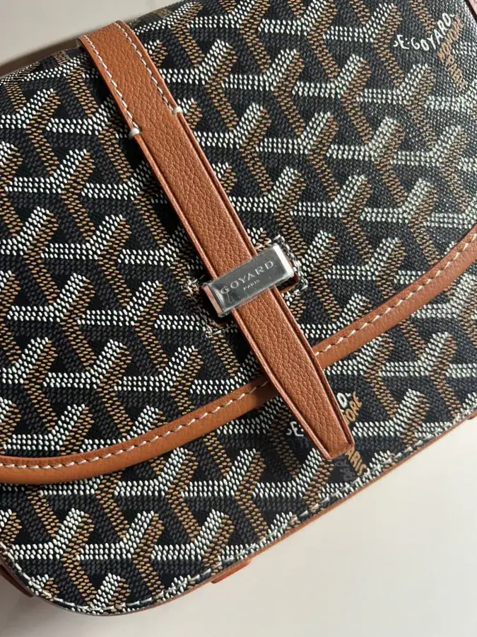Beédère 2 Classic Mail Bag Minimalist & Sporty Design