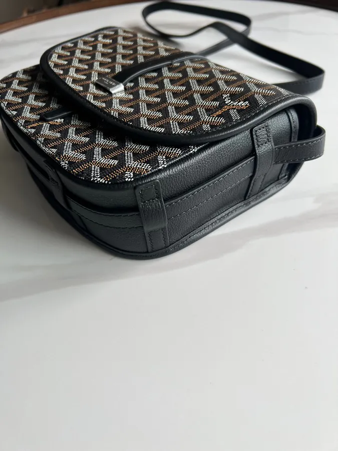 Beédère 2 Classic Mail Bag Minimalist and Practical