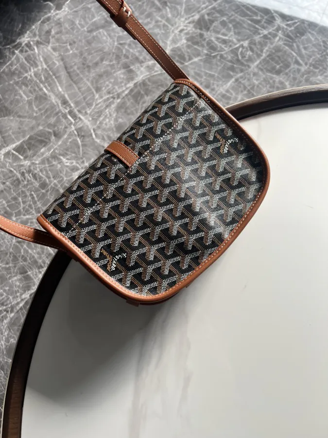 Beédère 2 Classic Mail Bag with Minimalist Design