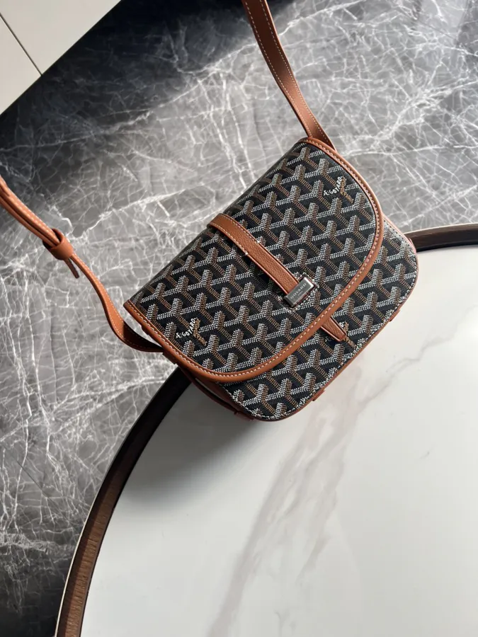 Beédère 2 Classic Mail Bag with Minimalist Design