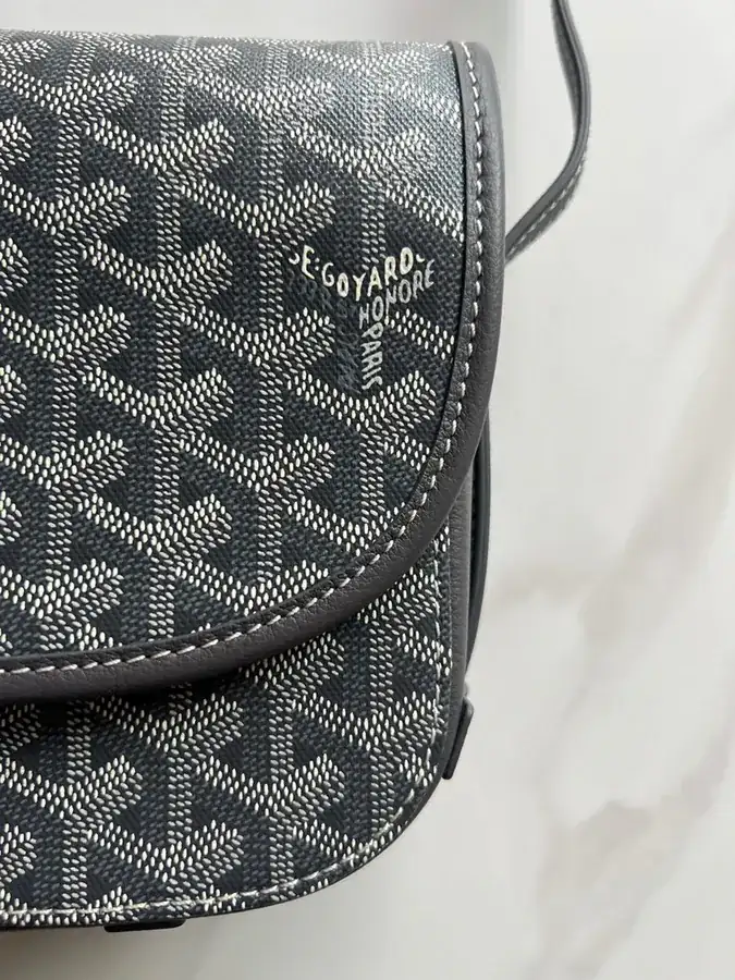 Beédère 2 Classic Mail Bag Minimalist Elegance, Lightweight Practicality