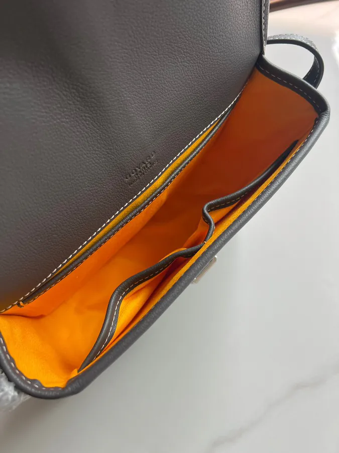 Beédère 2 Classic Mail Bag Minimalist Elegance, Lightweight Practicality