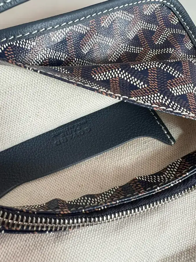 Goyard Envelope Bag Premium Italian Calfskin, Adjustable Strap, Versatile Design
