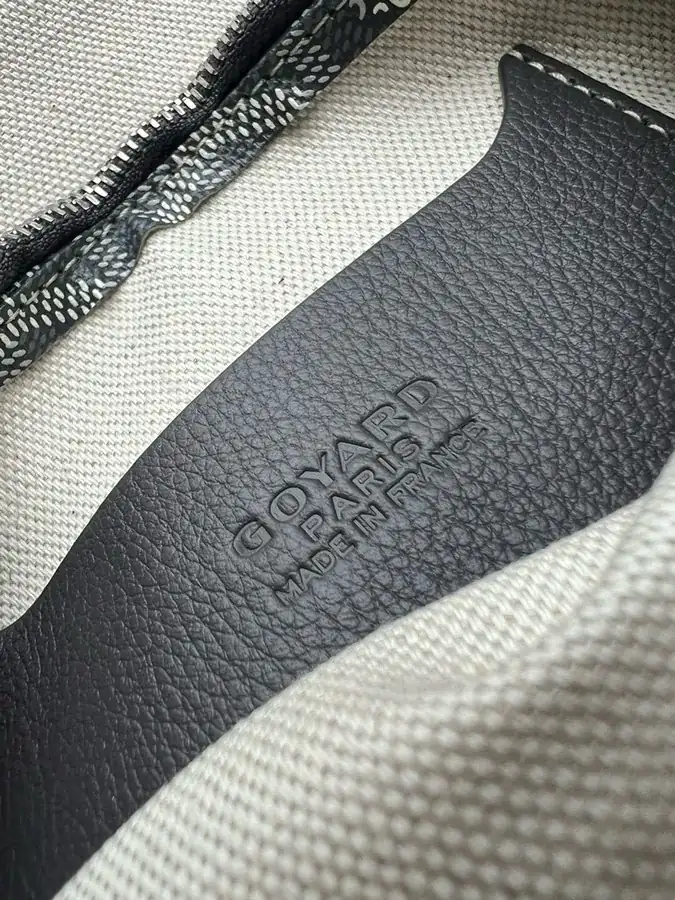 Goyard Envelope Bag Premium Italian Calfskin, Adjustable Strap, Versatile Design