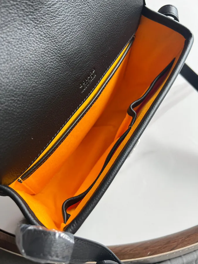 Beédère 2 Mail Bag Classic Minimalist Design