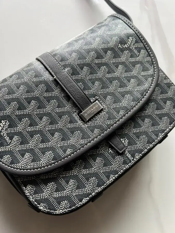 Beédère 2 Classic Mail Bag Minimalist Elegance, Lightweight Practicality