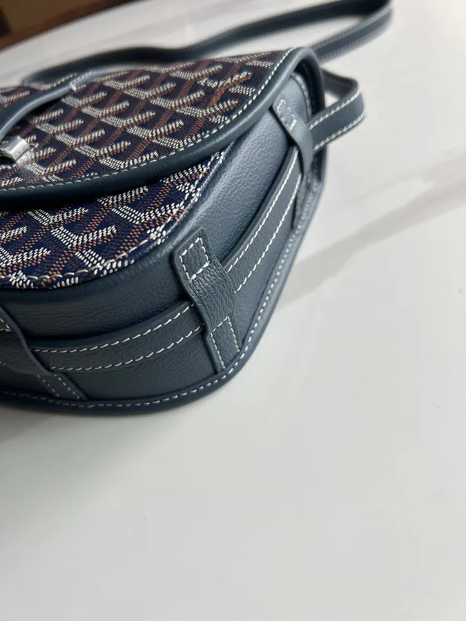 Beédère 2 Classic Mail Bag Minimalist and Practical