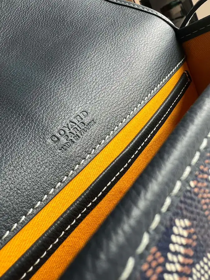 Beédère 2 Classic Mail Bag Minimalist and Practical
