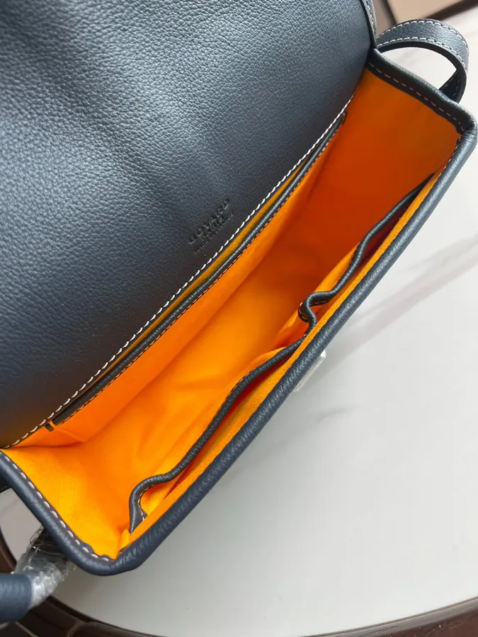 Beédère 2 Classic Mail Bag Minimalist and Practical