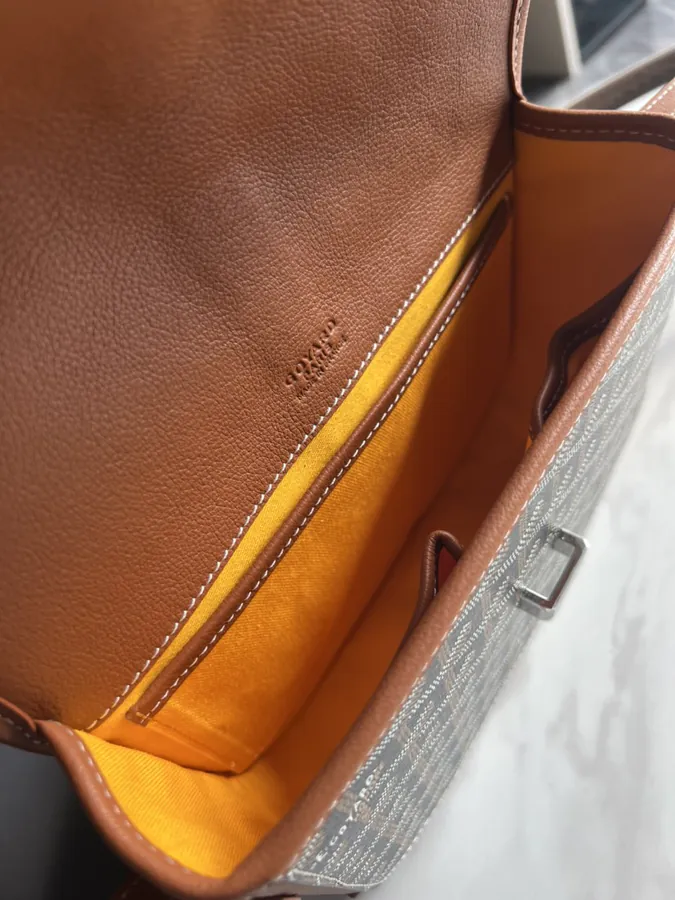 Beédère 2 Mail Bag Classic Minimalist Design