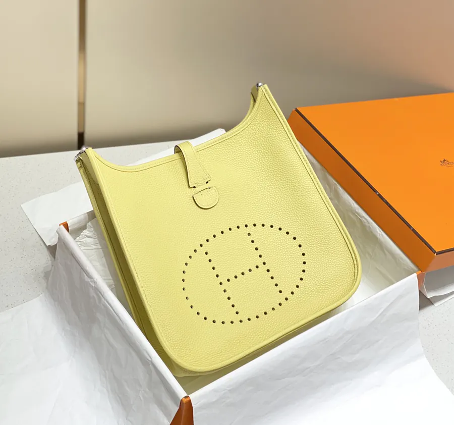 Evelyne Bucket Bag Classic Lattice H Letter
