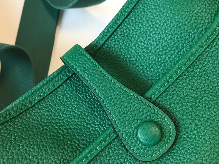 Evelyne 伊芙琳 Bucket Bag Semi Handmade Grained Calfskin