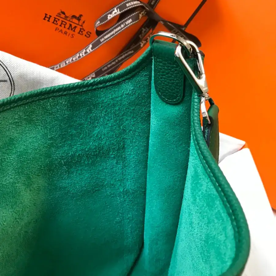 Evelyne 伊芙琳 Bucket Bag Semi Handmade Grained Calfskin