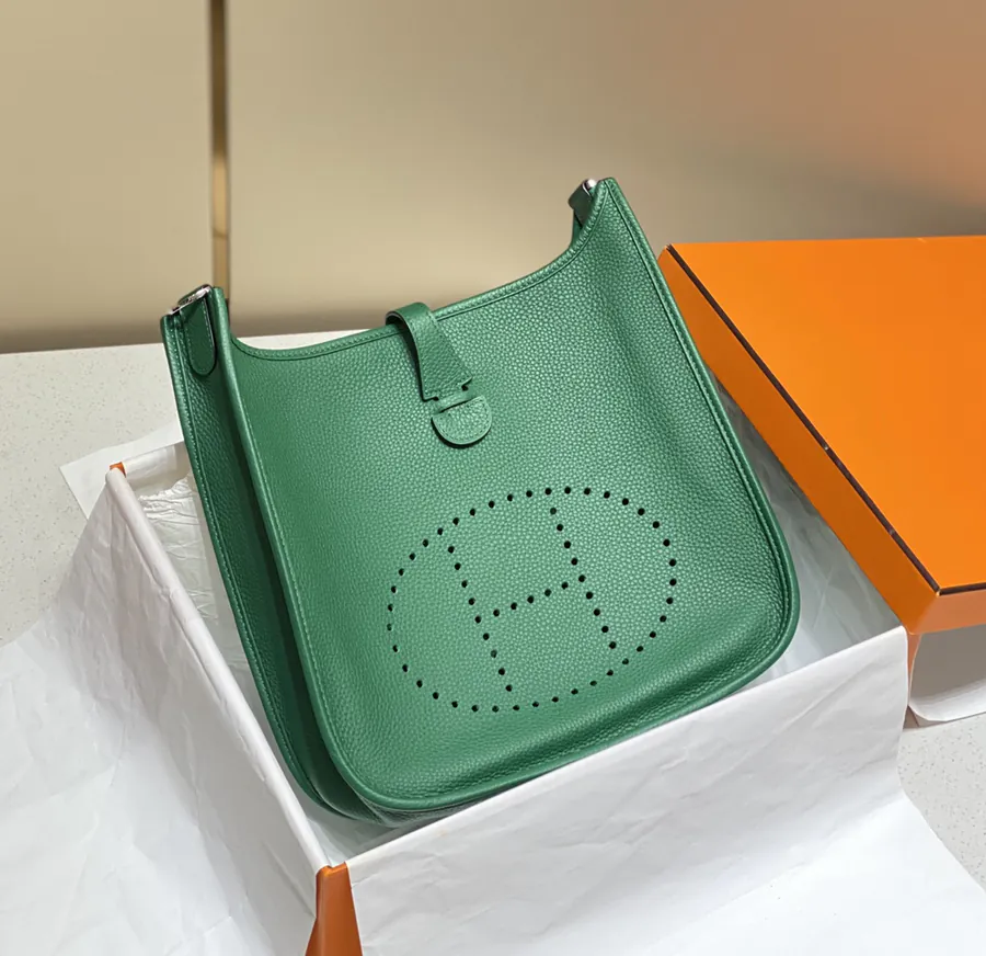 Evelyne Emerald Bucket Bag Classic Lattice H Letter