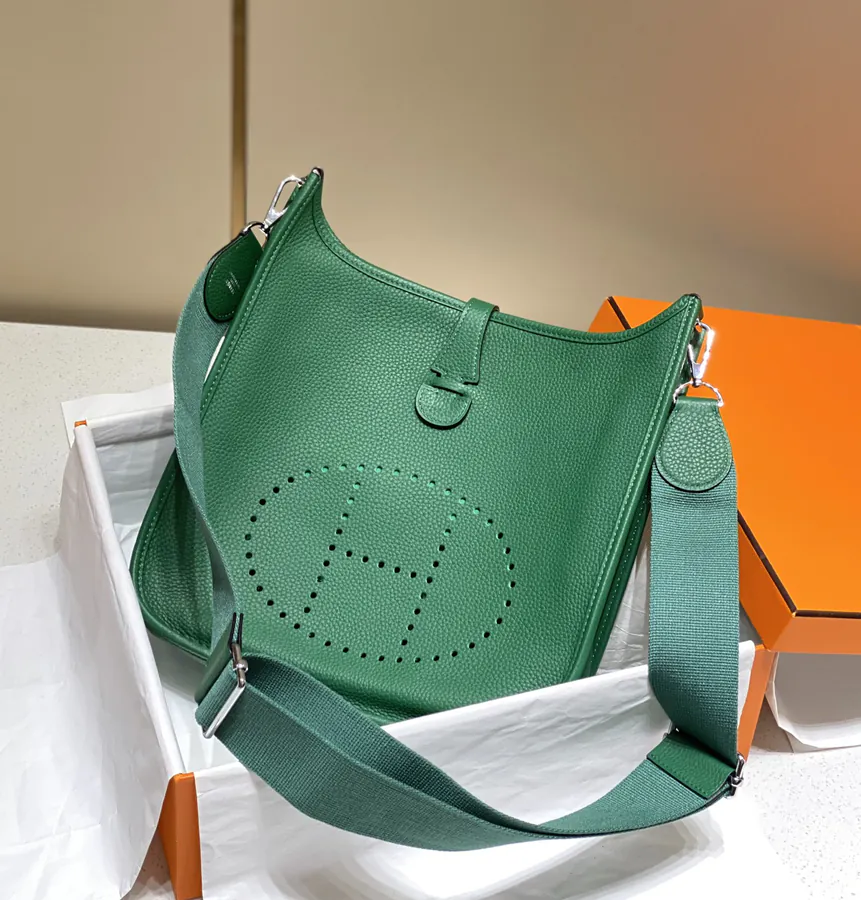 Evelyne Emerald Bucket Bag Classic Lattice H Letter