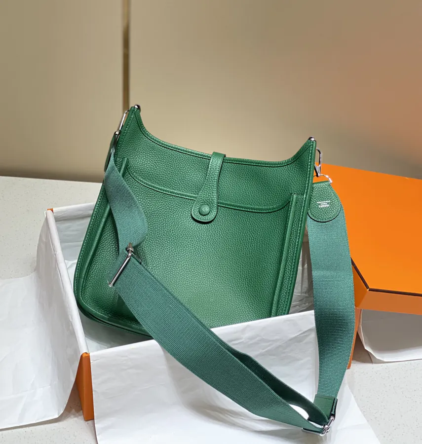 Evelyne Emerald Bucket Bag Classic Lattice H Letter