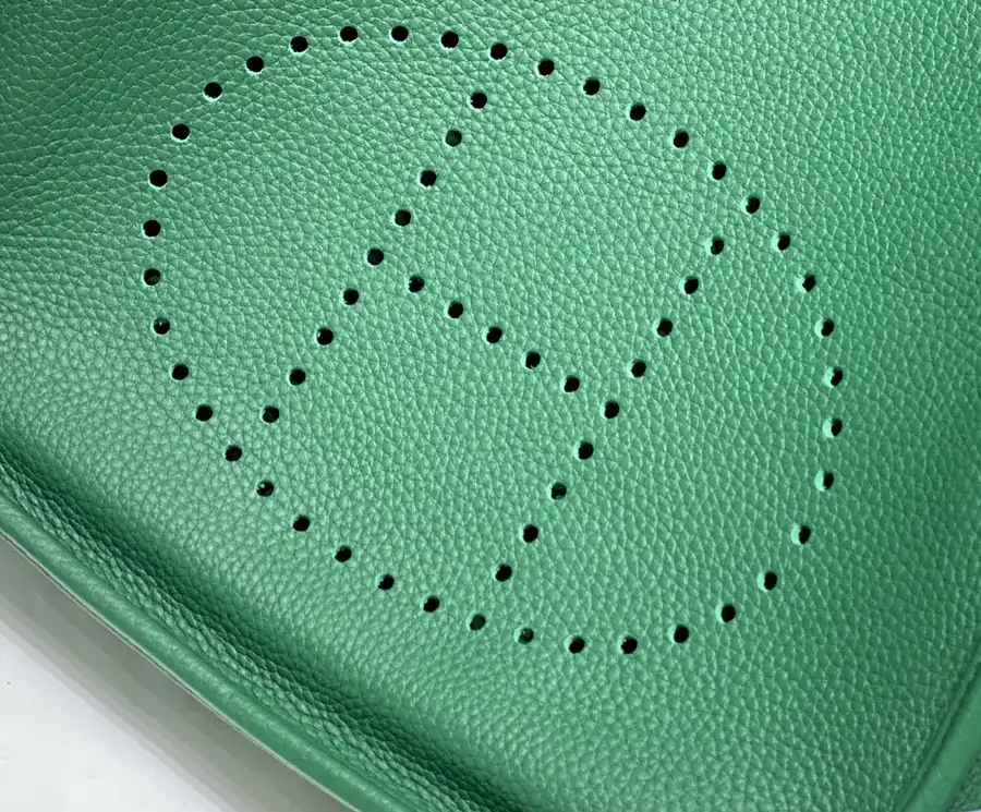 Evelyne Emerald Bucket Bag Classic Lattice H Letter