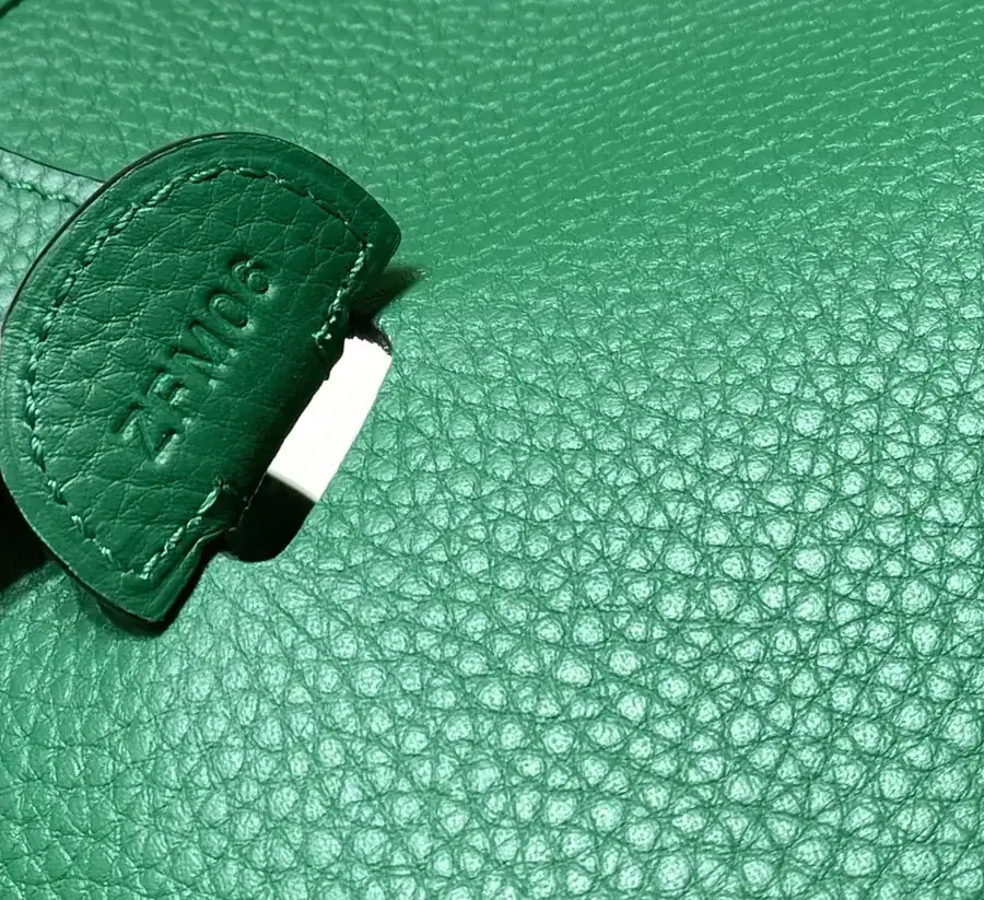 Evelyne Emerald Bucket Bag Classic Lattice H Letter