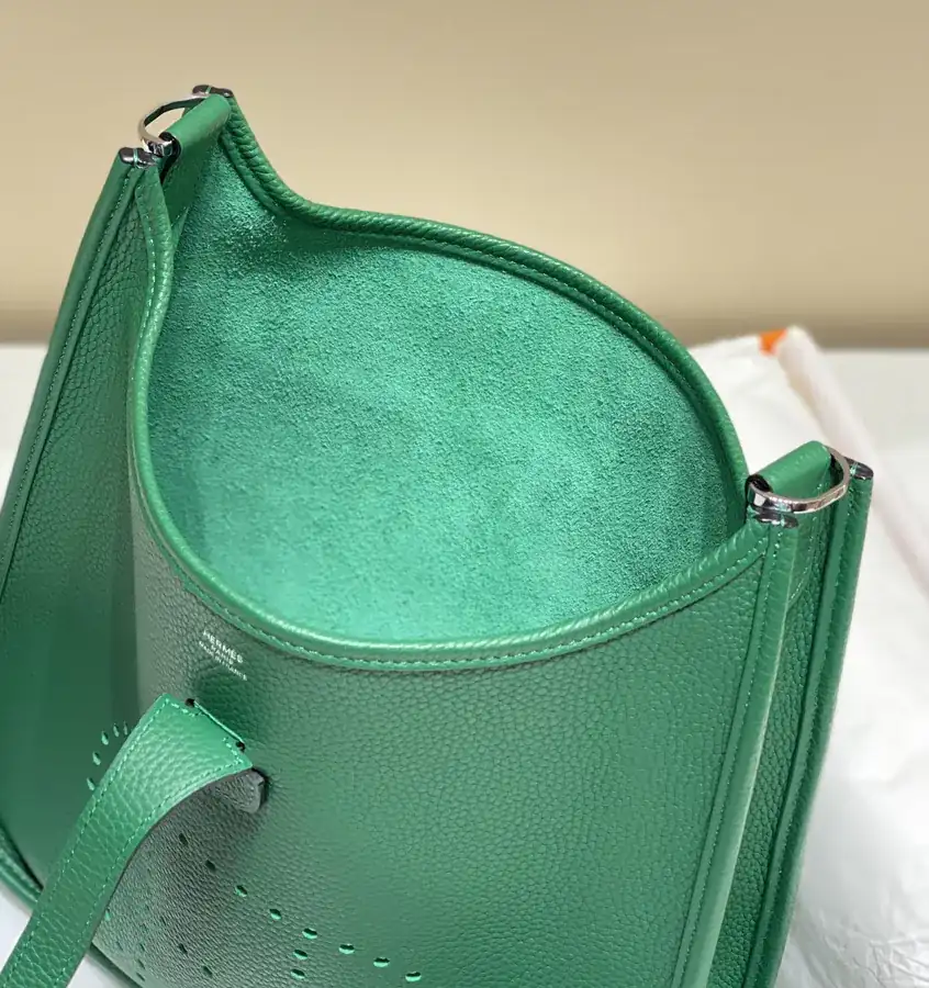 Evelyne Emerald Bucket Bag Classic Lattice H Letter