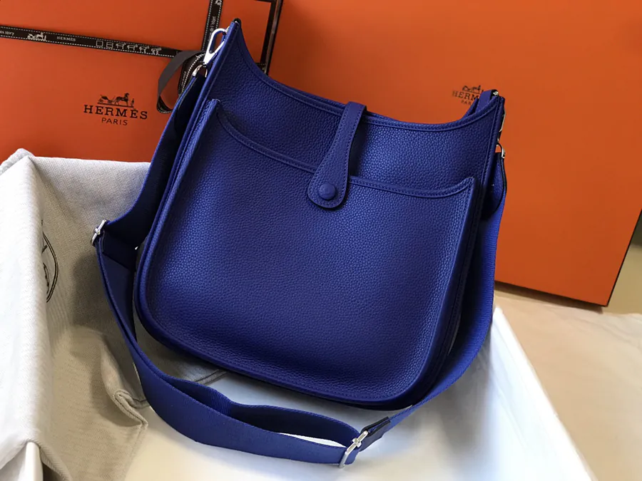 Evelyne 伊芙琳 Bucket Bag with Silver Clasp