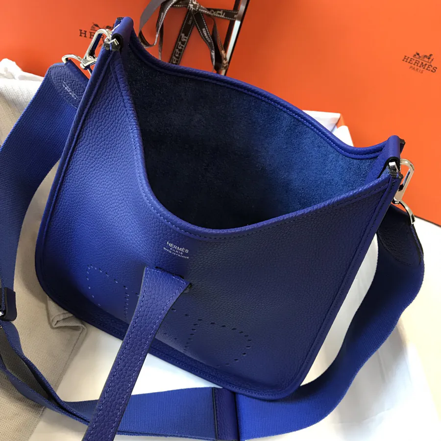 Evelyne 伊芙琳 Bucket Bag with Silver Clasp
