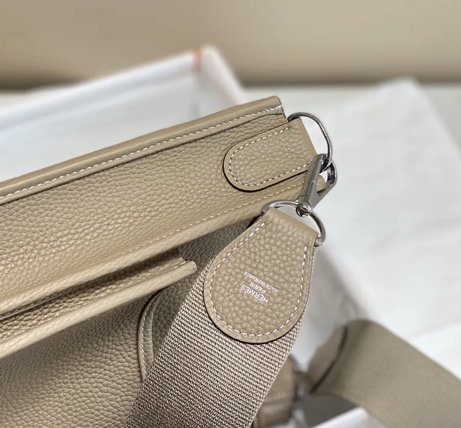 Evelyne Bucket Bag Classic Lattice H Letter, Spot Gray