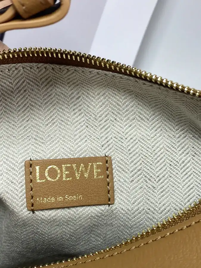 Löwe 🔥 New Cubi Tote Limited Edition