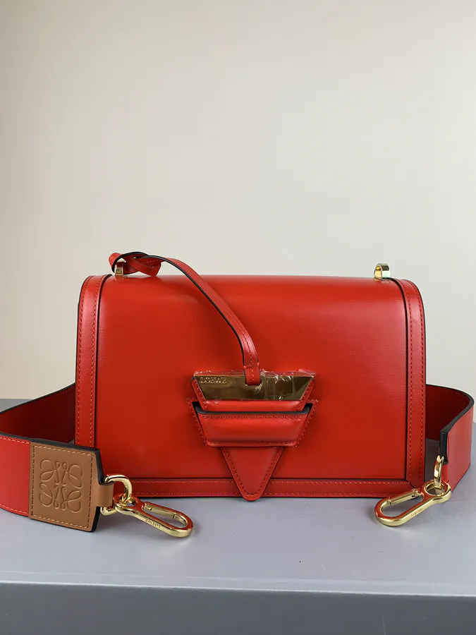 Loe Triangle Bag Premium Quality