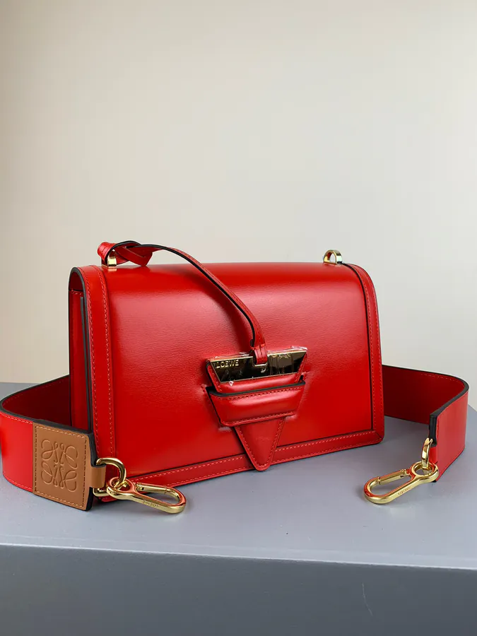 Loe Triangle Bag Premium Quality
