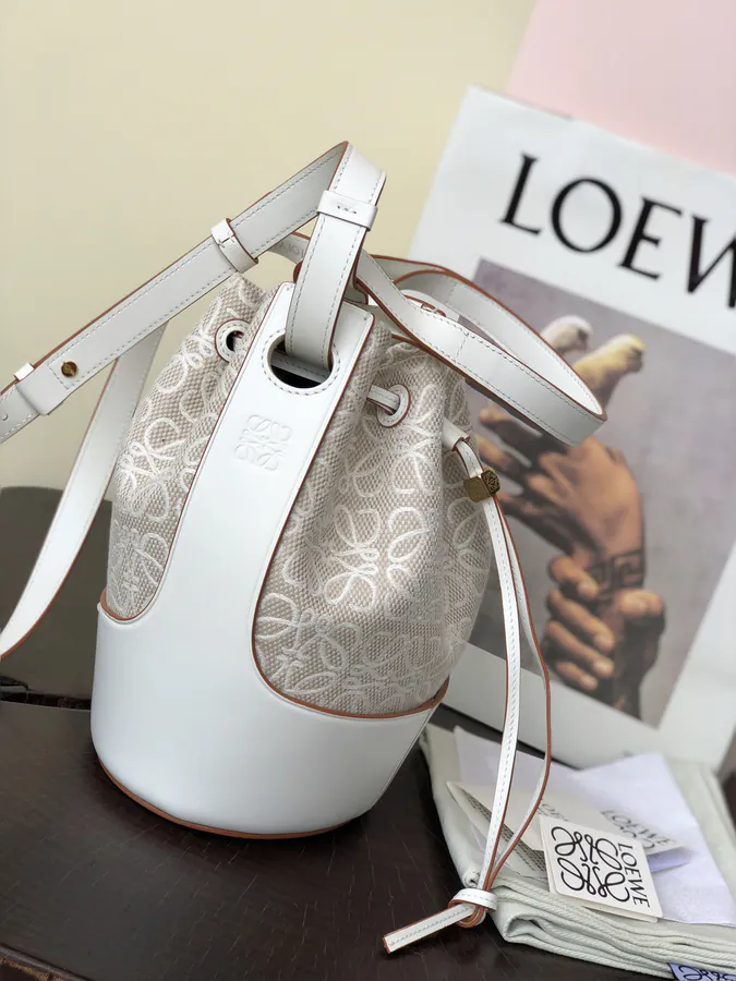 Premium Quality Original Leather Balloon Bag Small P900