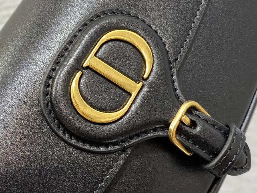 Bobby Series P650 Handbag Premium Calfskin, Adjustable Strap, Versatile Style