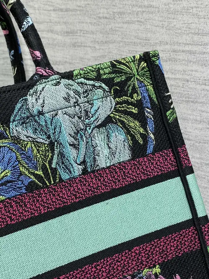 P500 Medium Tote Animal Spring Summer Collection