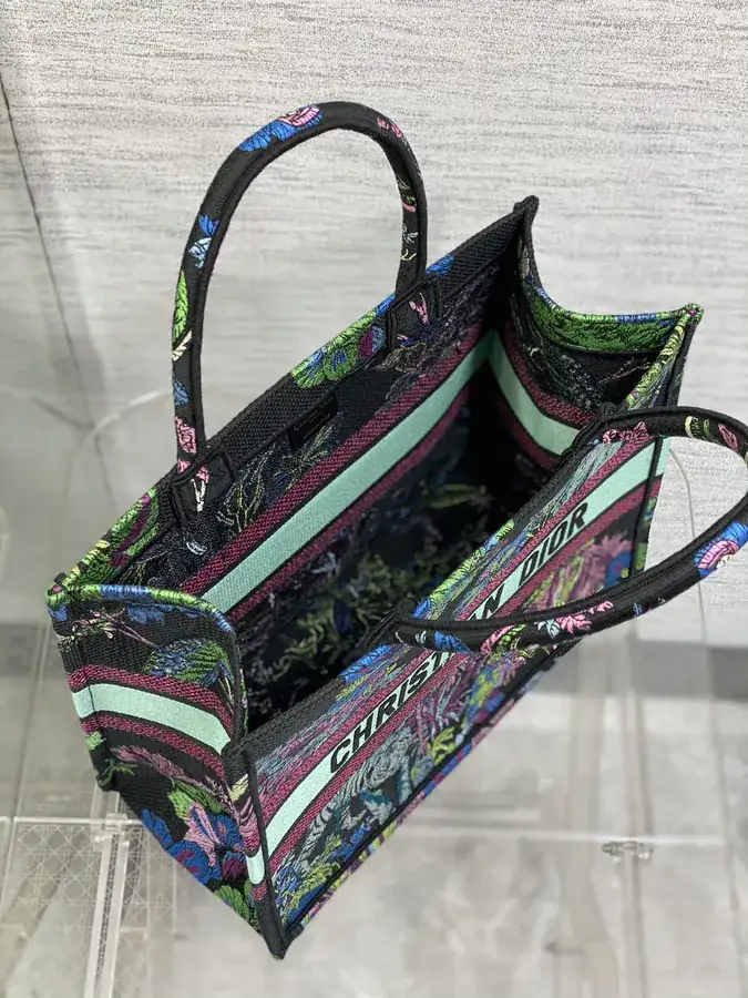 P500 Medium Tote Animal Spring Summer Collection