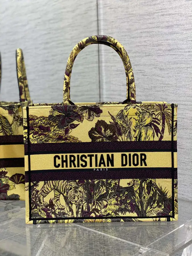 P500 Medium Tote Animal Spring Summer Collection