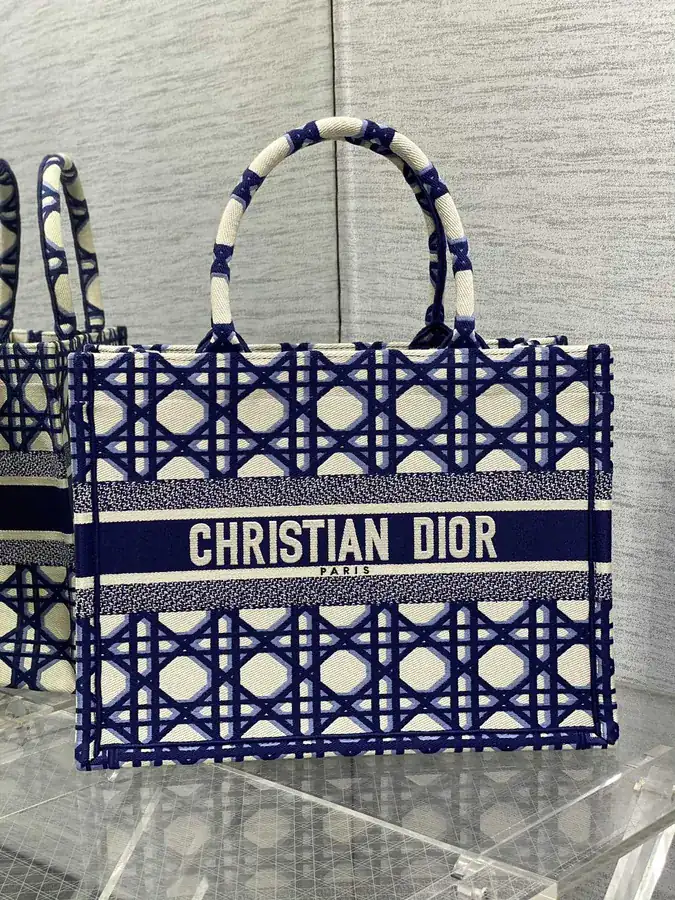 P500 Medium Tote Spring Summer Collection