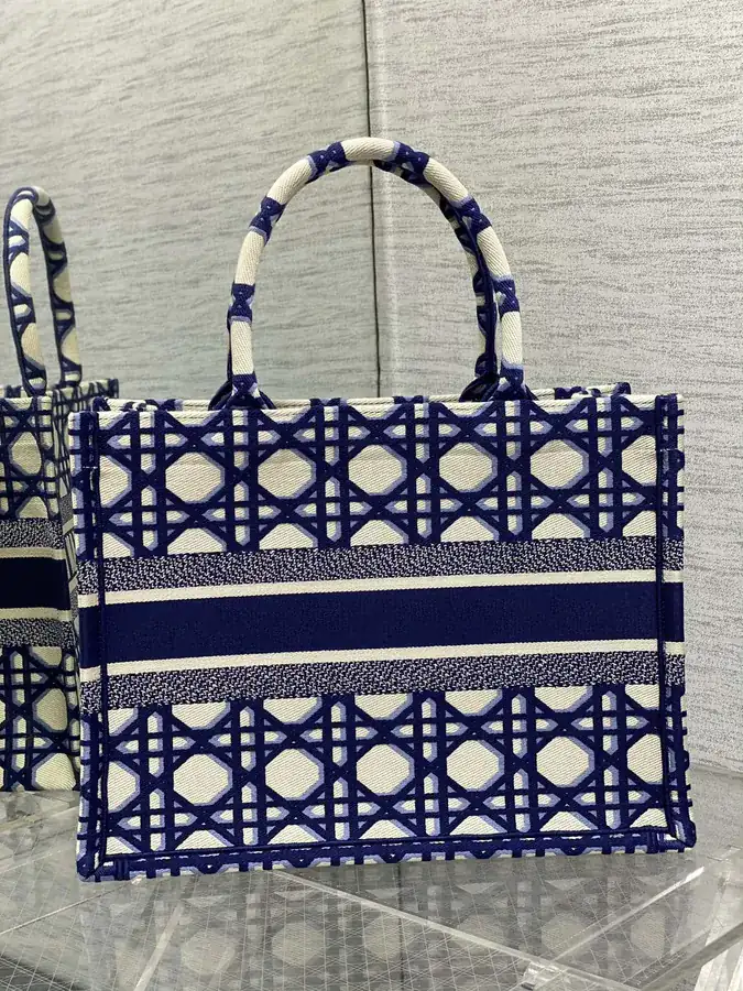 P500 Medium Tote Spring Summer Collection