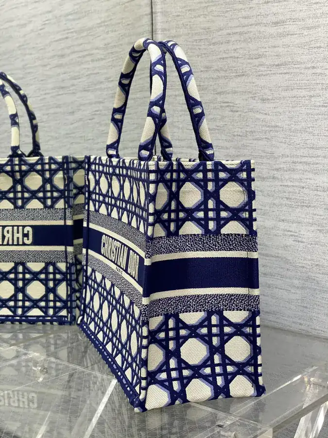 P500 Medium Tote Spring Summer Collection