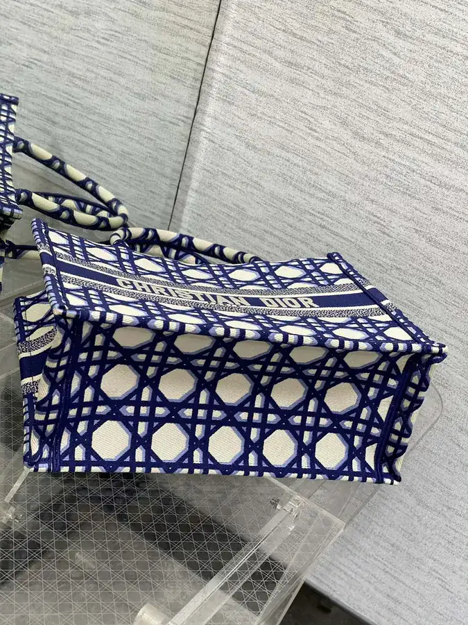 P500 Medium Tote Spring Summer Collection