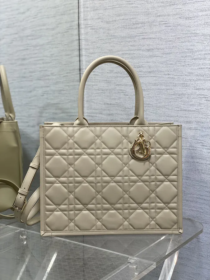 P800 Medium Tote Autumn Winter Collection