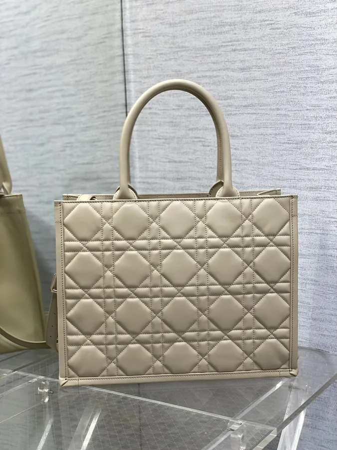 P800 Medium Tote Autumn Winter Collection