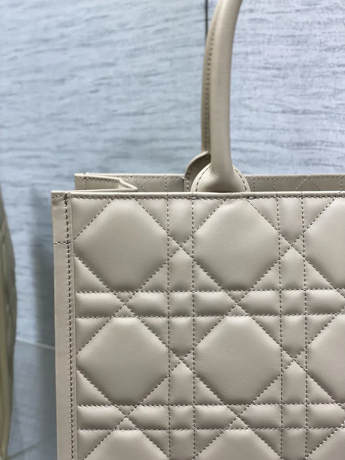 P800 Medium Tote Autumn Winter Collection